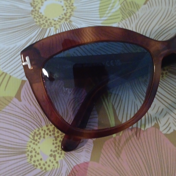 Tom Ford Woman's Sunglass Honey Faux Tortoise NWT - Picture 6 of 6
